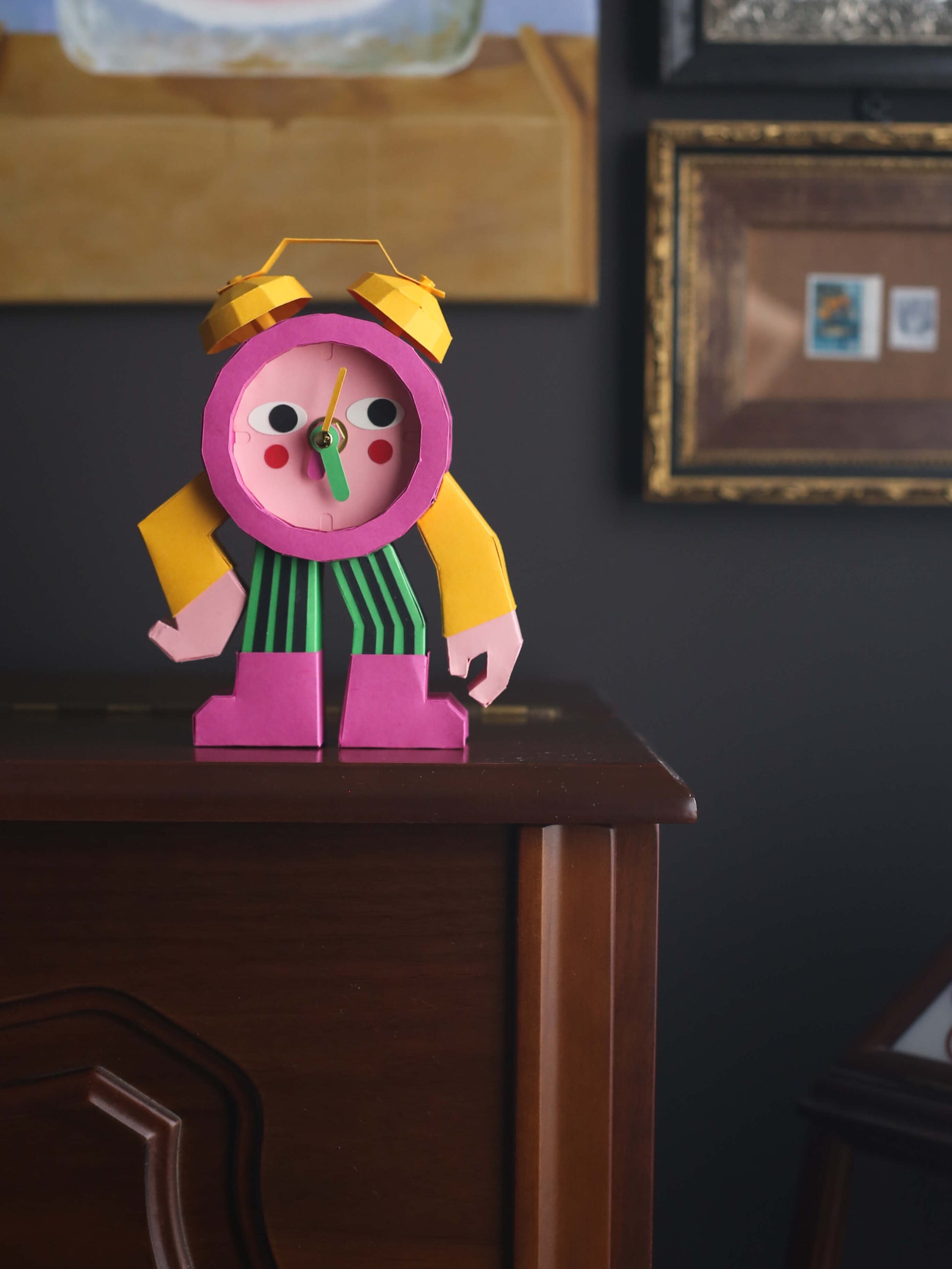 papercraft alarm clock by Elkayang